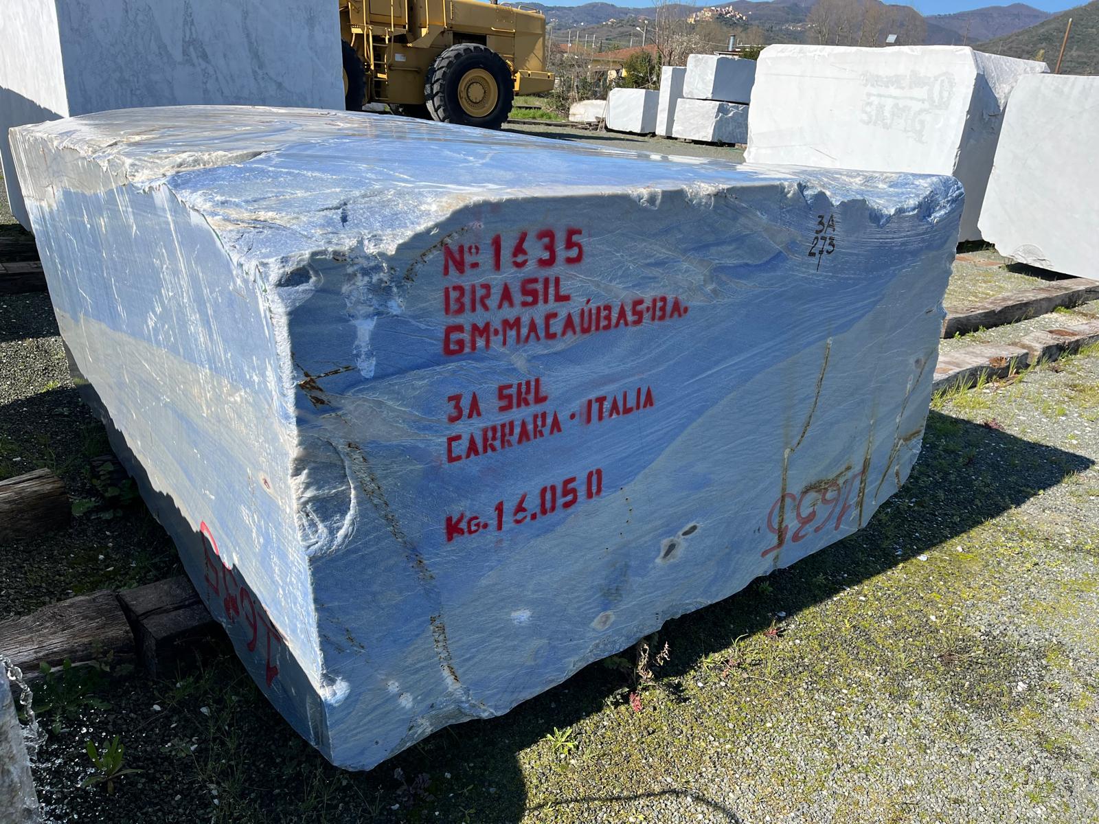 Azul Macauba, Natural stone blocks