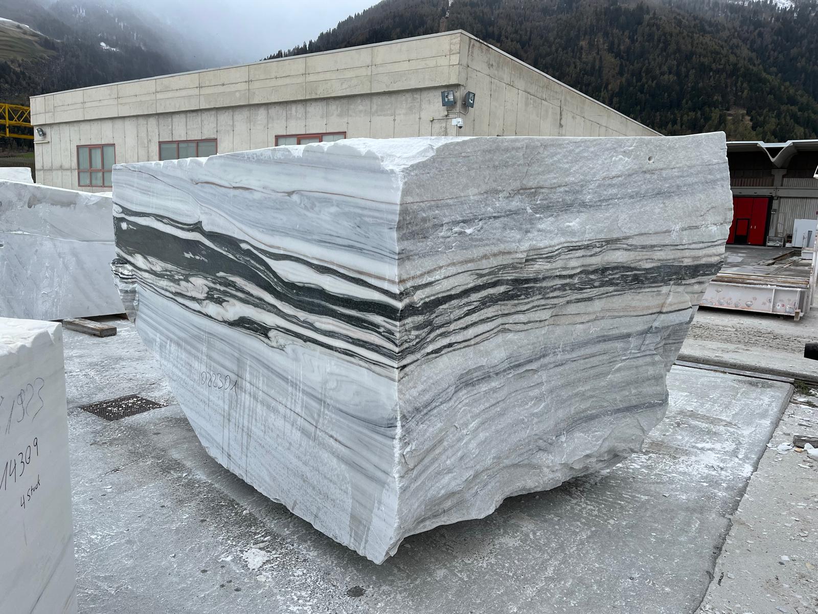 Lasa Individual, Natural stone blocks