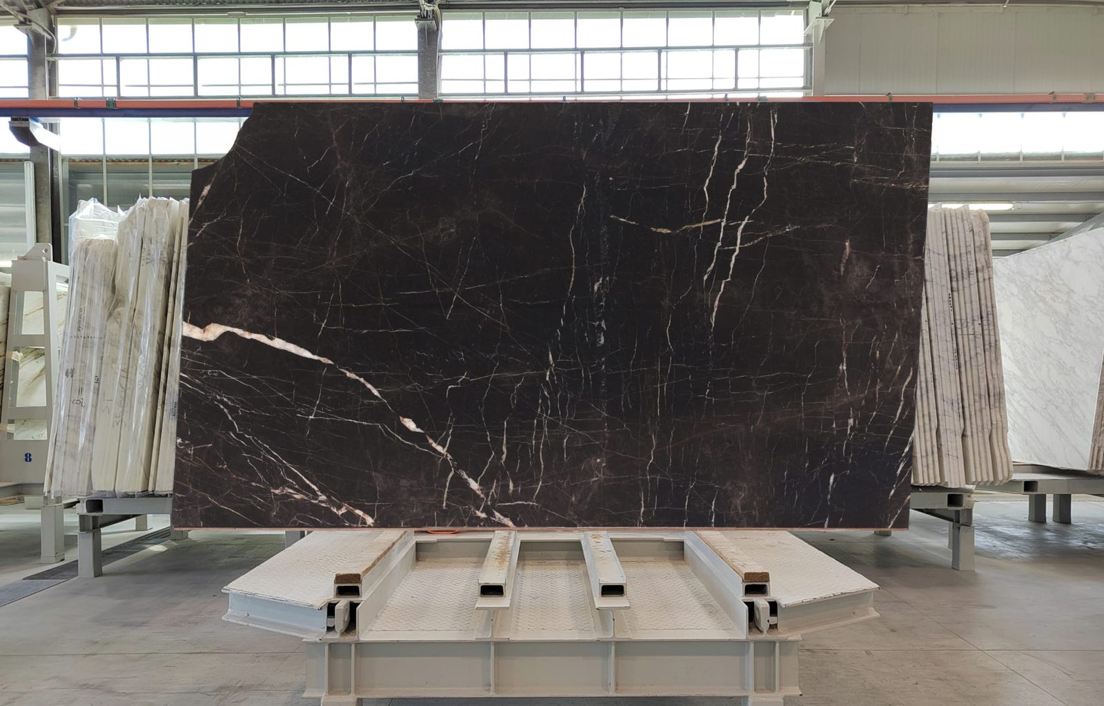 Nero St. Laurent, Natural stone slabs