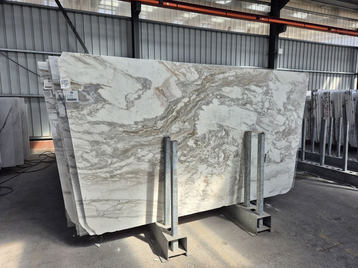Volakas, Natural stone slabs